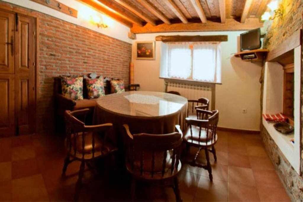 Casa Tia Modesta Es Una Calida Y Acogedora Casa Cabezas Bajas Buitenkant foto